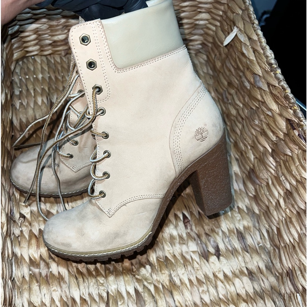 Women’s timberland heal boot. Size 8. Sand color